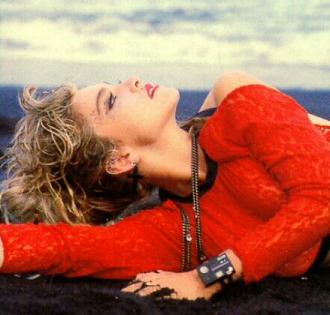 madonna_red_lace_85_5.jpg